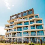 Apartcomplex Golden Bay アパートホテル ラヴダ