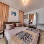 アパートホテル Apartcomplex Golden Bay ラヴダ