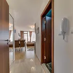 アパートホテル Apartcomplex Golden Bay ラヴダ