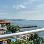 アパートホテル Apartcomplex Golden Bay ラヴダ