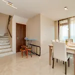 アパートホテル Apartcomplex Golden Bay ラヴダ