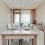 Apartcomplex Golden Bay アパートホテル