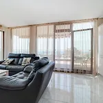 Apartcomplex Golden Bay アパートホテル ラヴダ