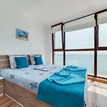 Apartcomplex Golden Bay * ラヴダ