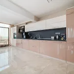 Apartcomplex Golden Bay アパートホテル