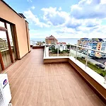 Apartcomplex Golden Bay * ラヴダ