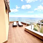 Apartcomplex Golden Bay ラヴダ
