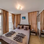 Apartcomplex Golden Bay アパートホテル