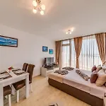 アパートホテル Apartcomplex Golden Bay ラヴダ