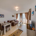 Apartcomplex Golden Bay アパートホテル *