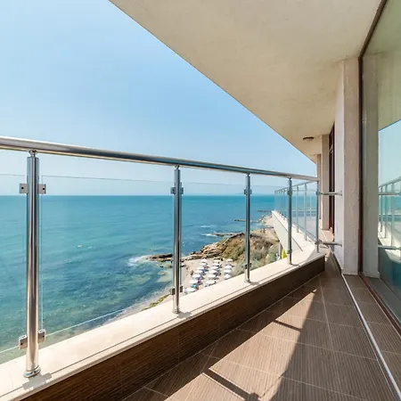 Apartcomplex Golden Bay アパートホテル ラヴダ