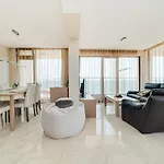 Apartcomplex Golden Bay *