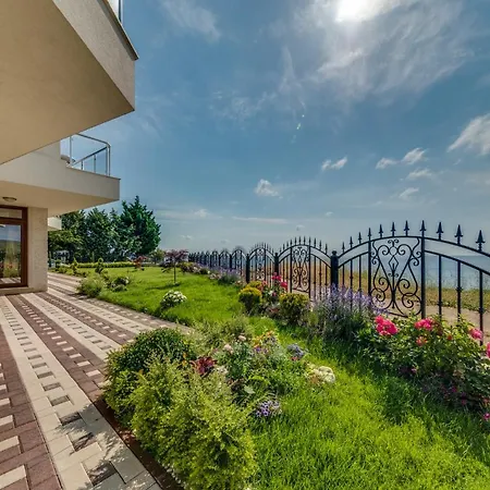 Apartcomplex Golden Bay Aparthotel