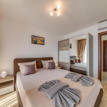 Apartcomplex Golden Bay מלון דירות רבדה