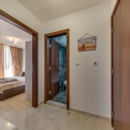 Apartcomplex Golden Bay アパートホテル *