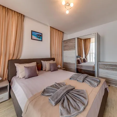 מלון דירות Apartcomplex Golden Bay רבדה