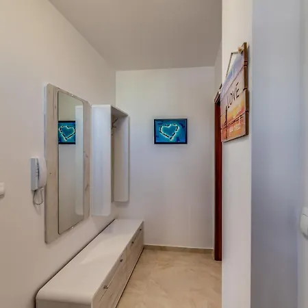 Apartcomplex Golden Bay アパートホテル ラヴダ