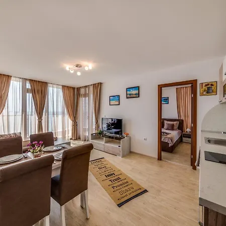 Apartcomplex Golden Bay Aparthotel