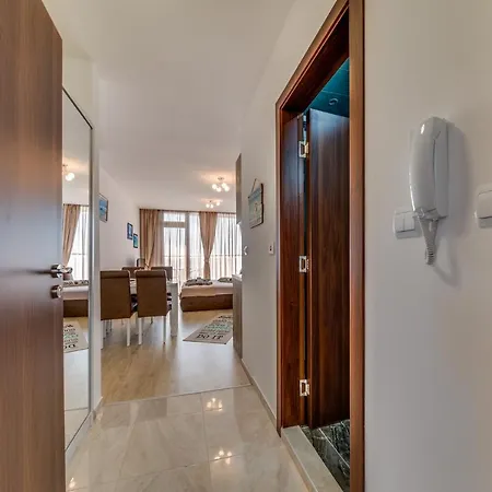 מלון דירות Apartcomplex Golden Bay רבדה