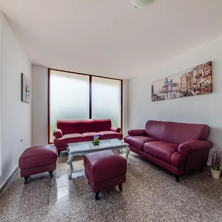 Apartcomplex Golden Bay מלון דירות *