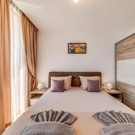 Apartcomplex Golden Bay *