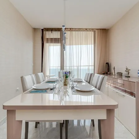 Apartcomplex Golden Bay アパートホテル