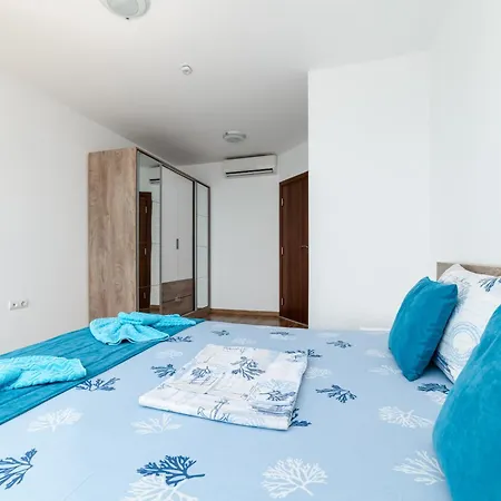 Apartcomplex Golden Bay מלון דירות רבדה