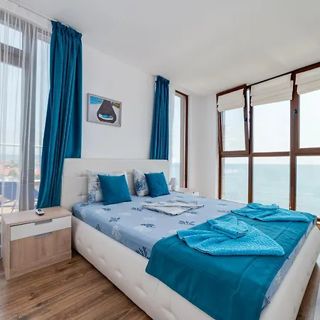 Apartcomplex Golden Bay רבדה