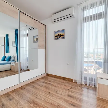 Apartcomplex Golden Bay 公寓式酒店 拉夫达
