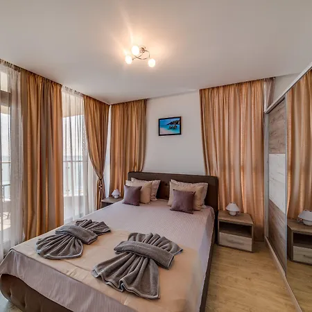 Apartcomplex Golden Bay מלון דירות