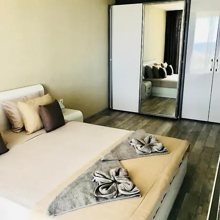 Apartcomplex Golden Bay מלון דירות רבדה