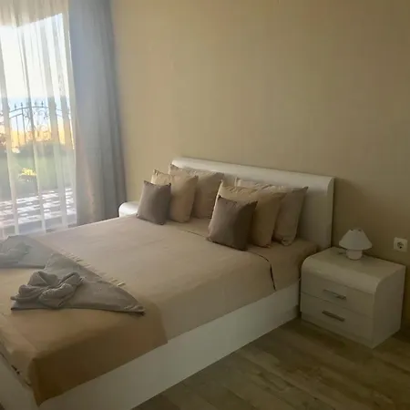 מלון דירות Apartcomplex Golden Bay רבדה