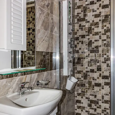 Apartcomplex Golden Bay * רבדה