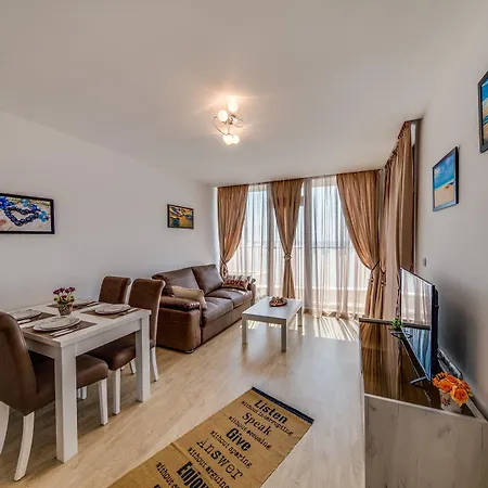 Apartcomplex Golden Bay מלון דירות *