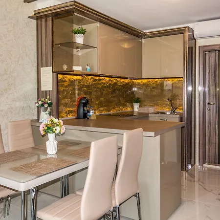 מלון דירות Apartcomplex Golden Bay רבדה