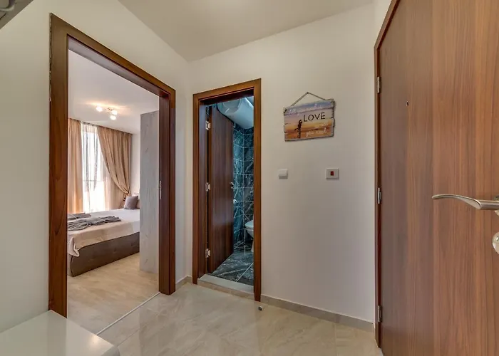 Apartcomplex Golden Bay Aparthotel *