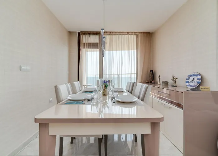 Apartcomplex Golden Bay Aparthotel